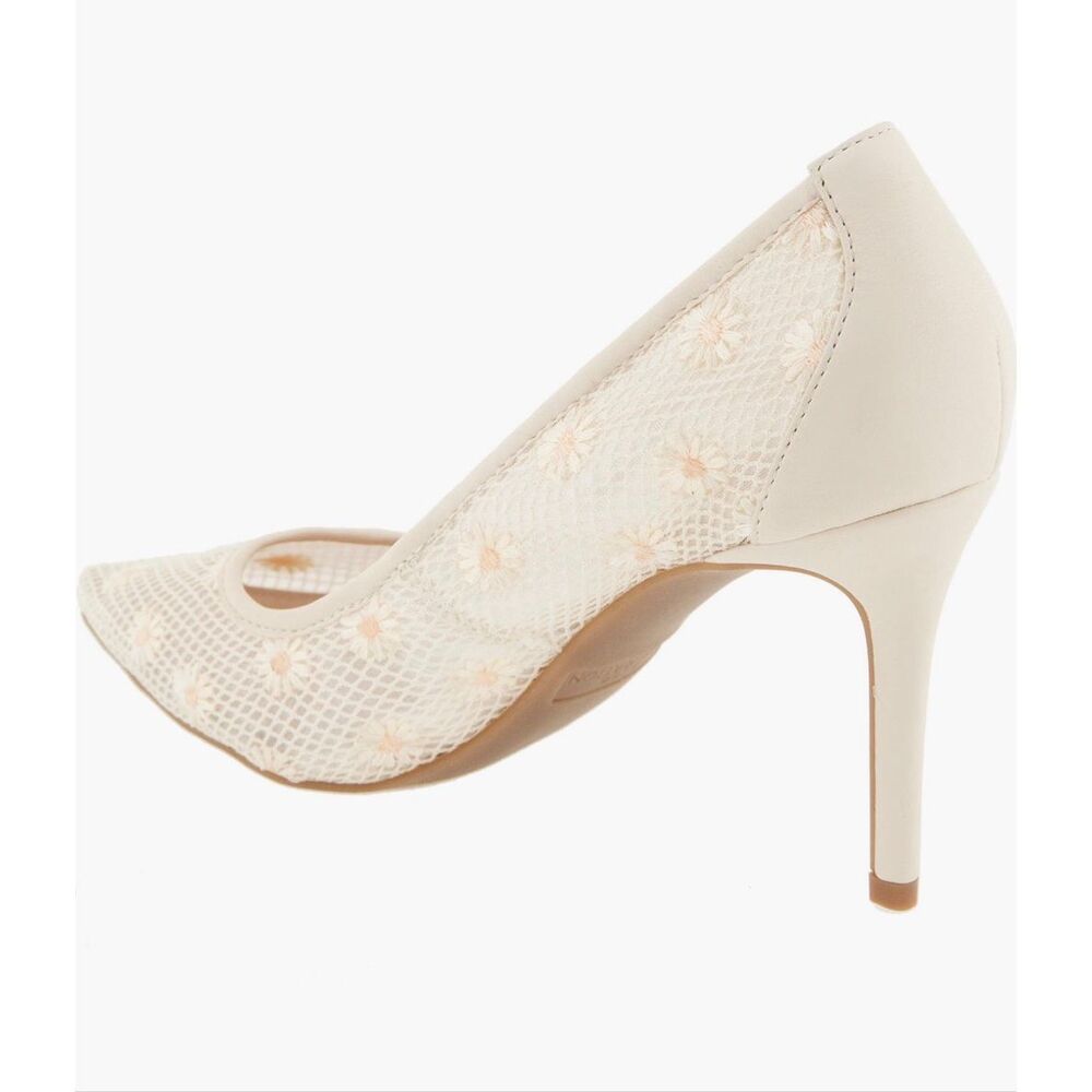 NWT BCBGeneration Embroidered Pointed Toe Pump- Ivory/ Daisy- size 9 - Picture 2 of 10